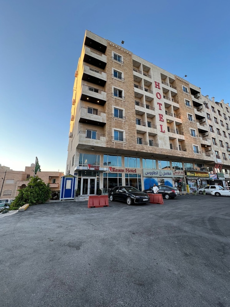 Ream Hotel 43/50