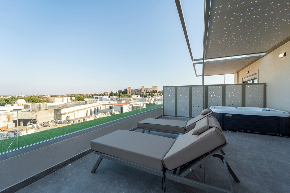 Philia Center Suites 45/73