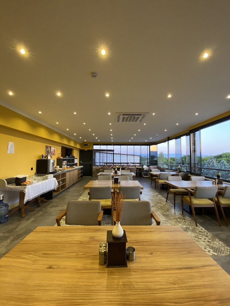 Roy Otel Akcay 32/50