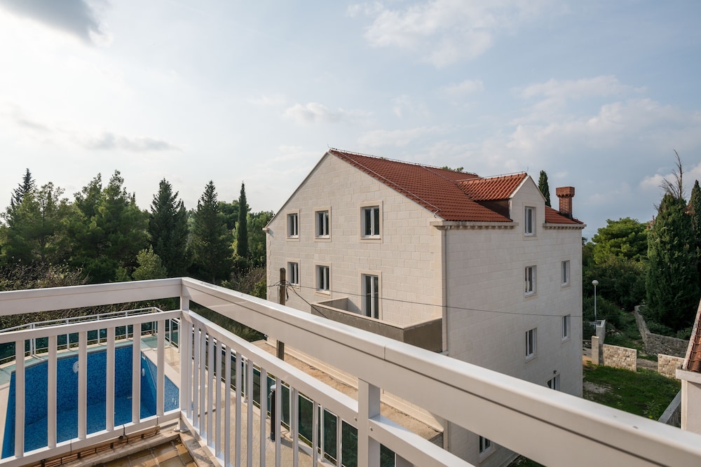 Villa Voinic 7/50