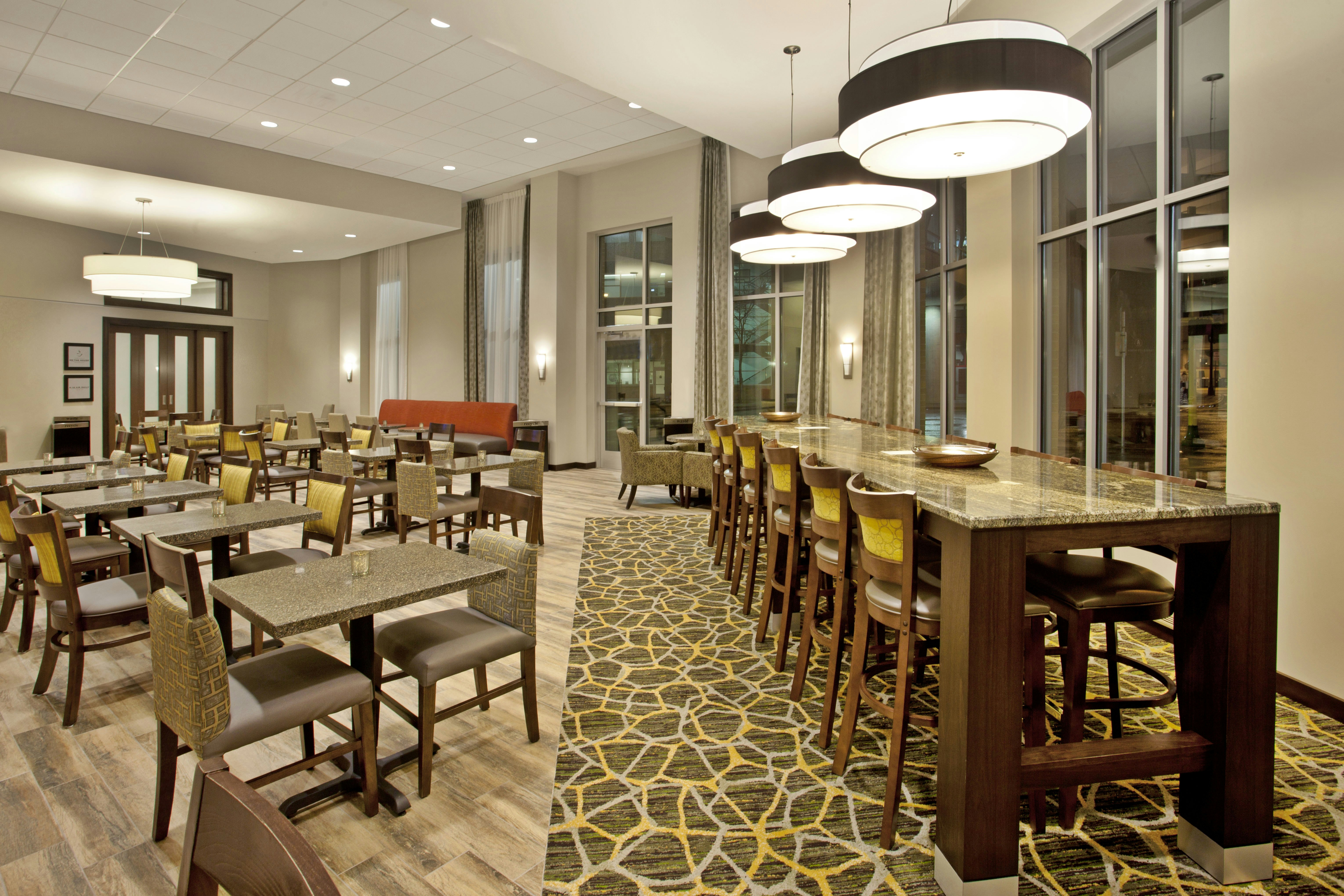 Hampton Inn and Suites Minneapolis Downtown 33/45