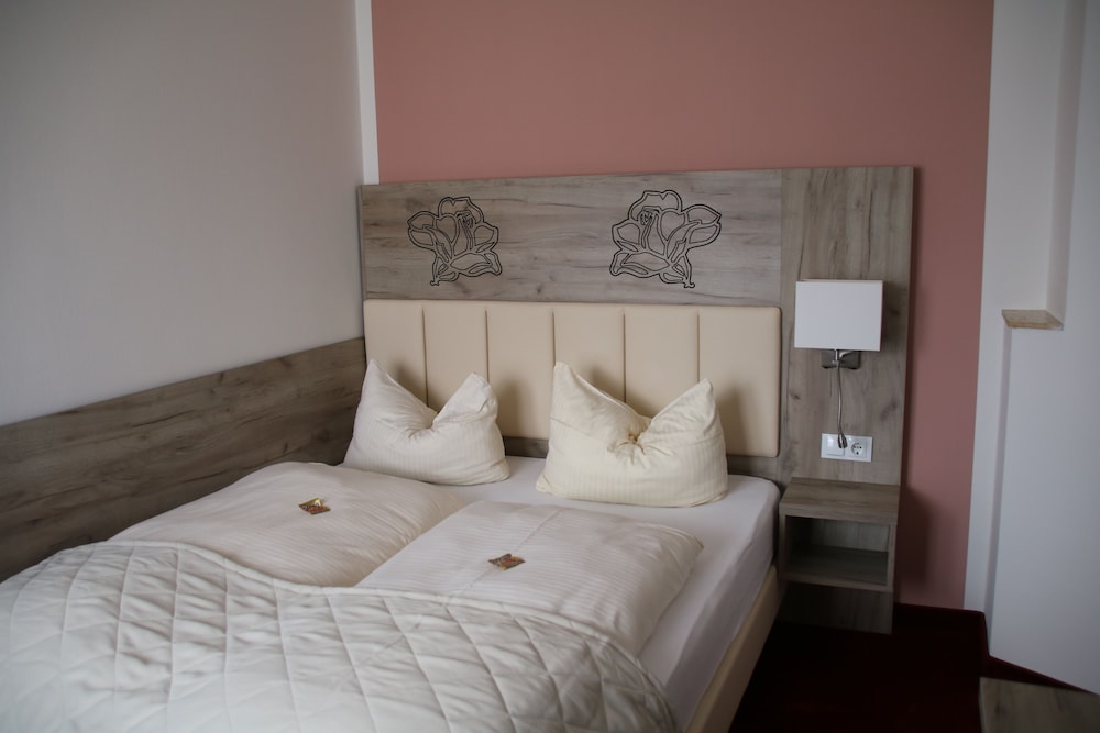 Basic, Double Bed