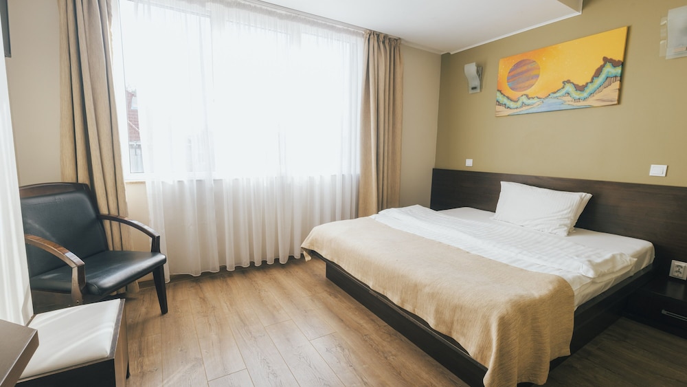 Hotel Graffiti 17/55