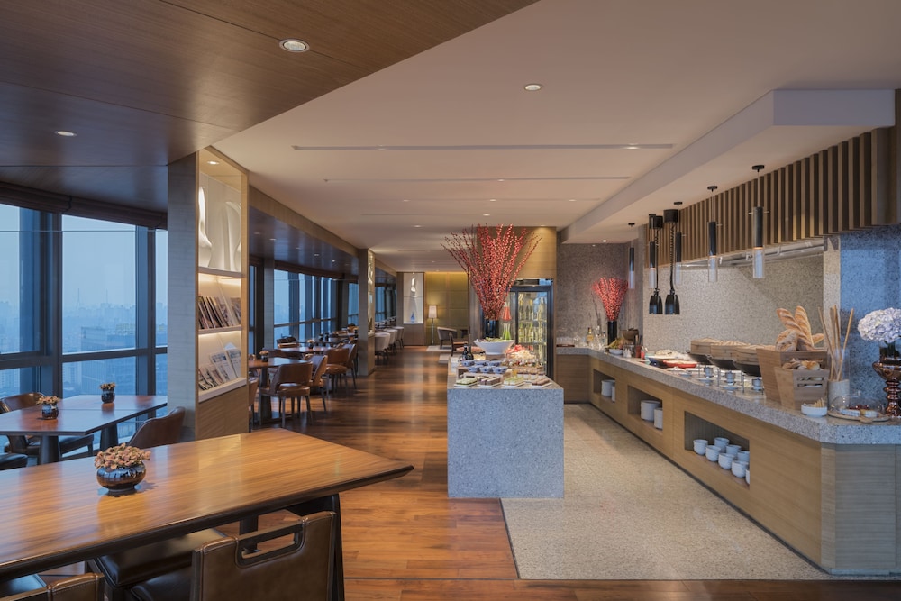 HYATT REGENCY SHANGHAI WUJIAOCHANG 43/75