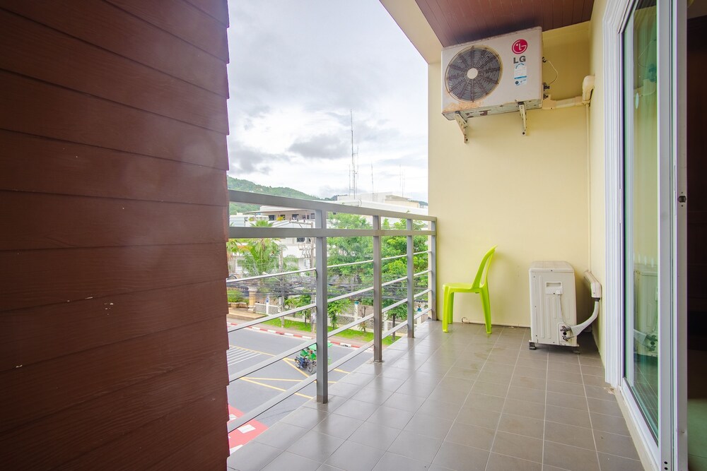 Pipikuku Hotel and Restaurant (ex. MVC Patong House) 25/30