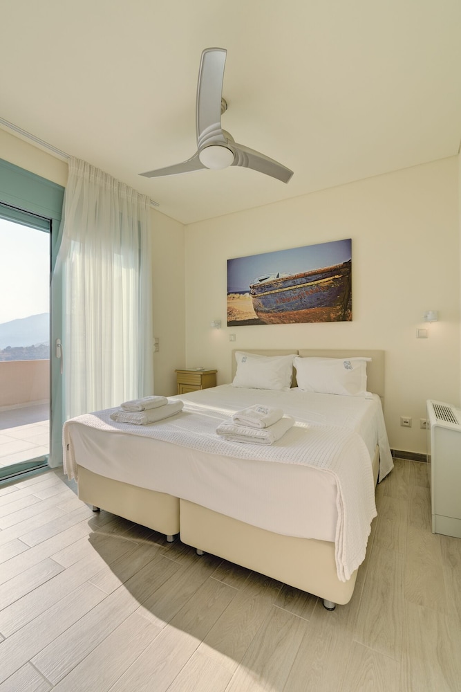 Ouzo Villas 23/50