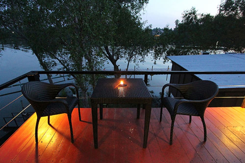 The Grace Amphawa 42/50