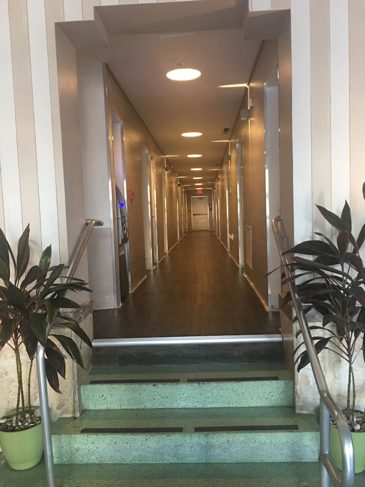Century Hotel 8/62