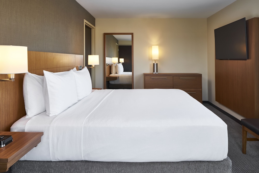 Hyatt Place Wilmington Riverfront 17/66