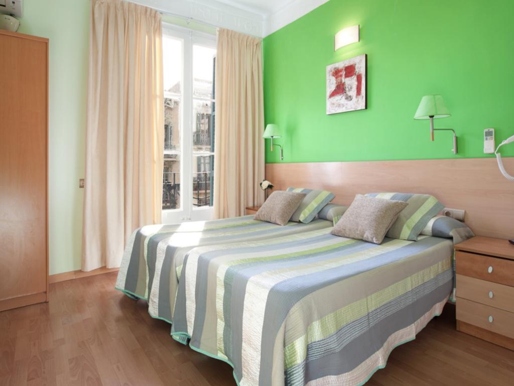 Hostal Felipe Ii 7/24