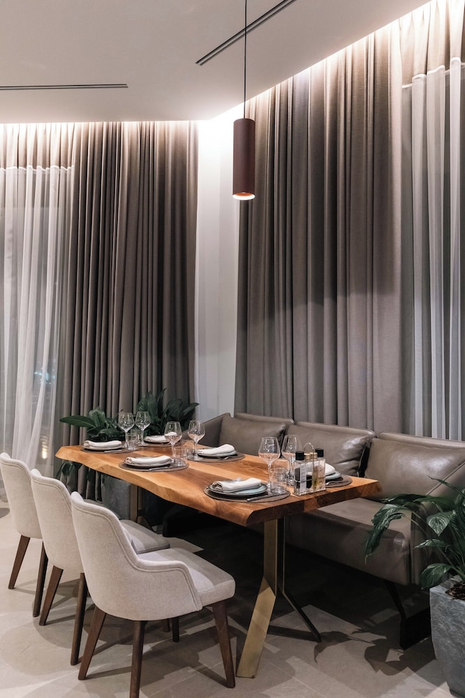 Mazarine Hotel and Restaurant 54/59