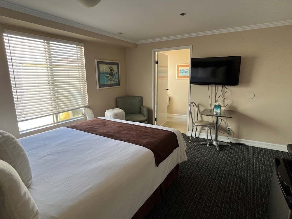 Room at Glenmore Plaza Hotel, AVALON - CA