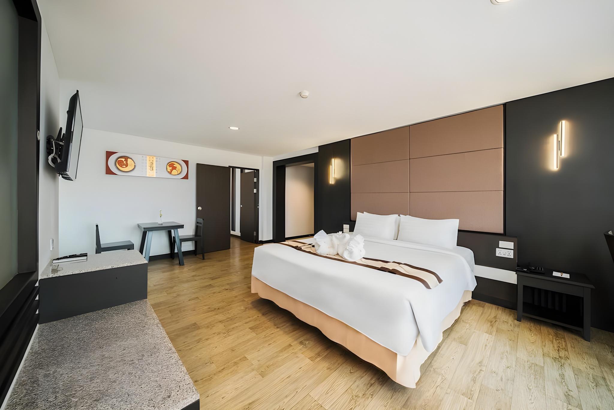 DELUXE, STUDIO, SUITE, KING BED
