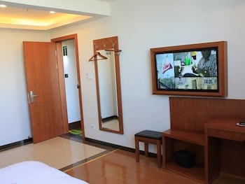 Vatica Hotel (Shanghai International Tourist Resort Huaxia East Road Metro Station) 17/21