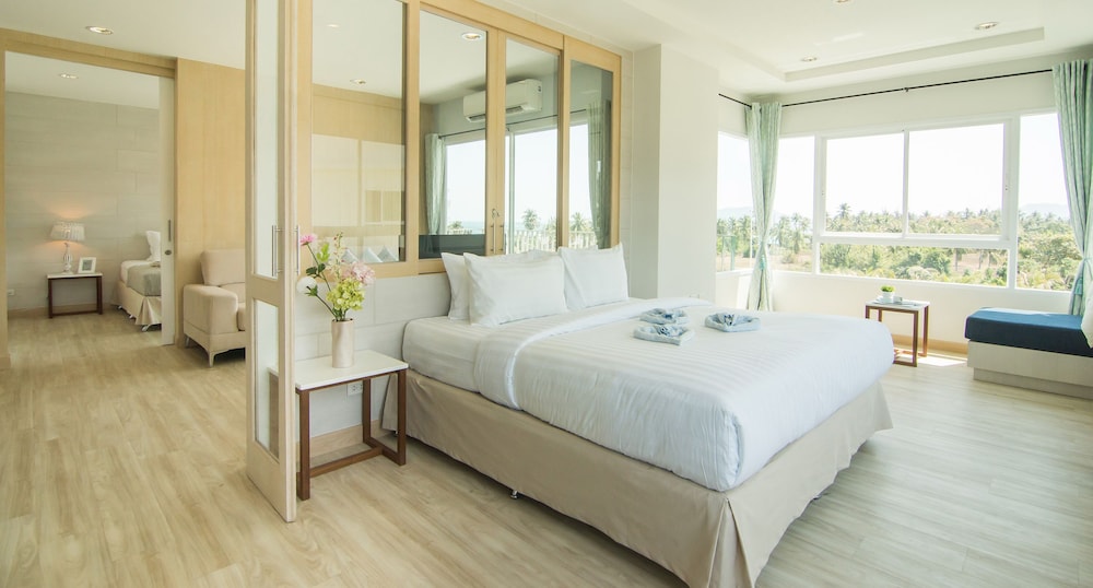 The Sea Condominium 30/67