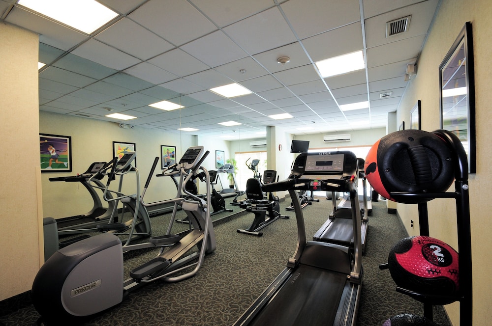 Holiday Inn Express Hotel and Suites Toluca Zona Aeropuerto 42/72
