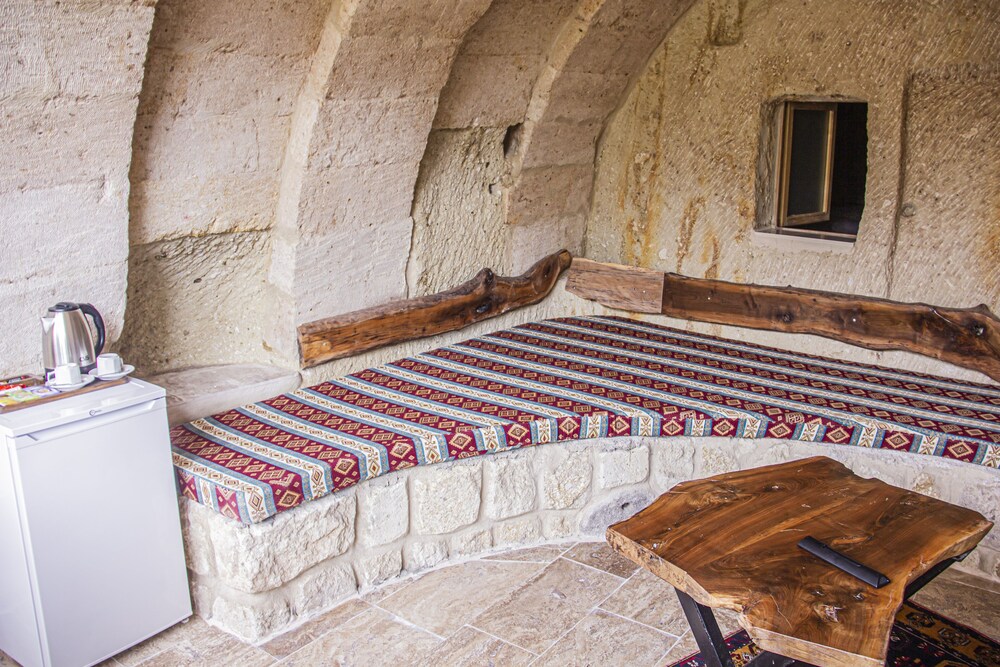 Junior Ottoman Cave 32/41