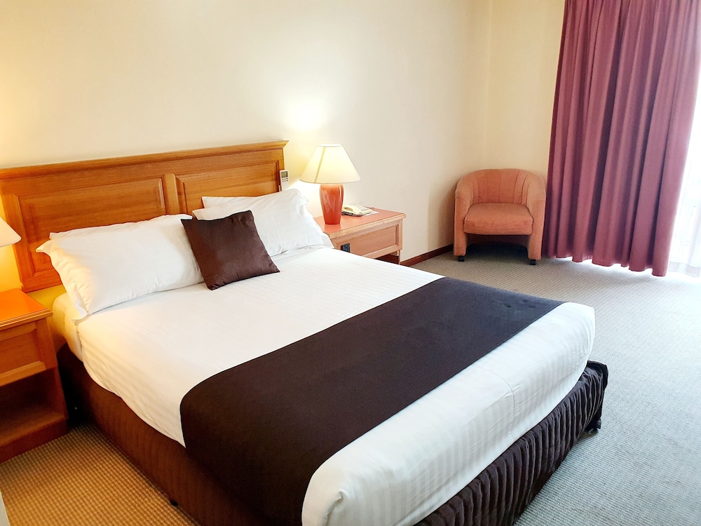 Mcnevin S Maryborough Motel 26/69