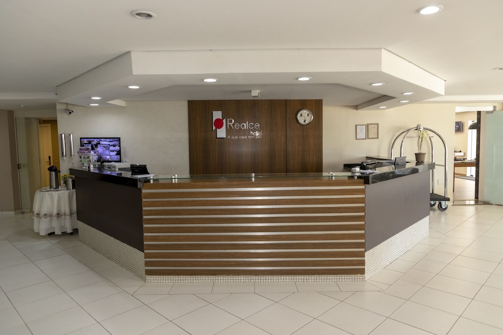 Realce Hotel 8/71
