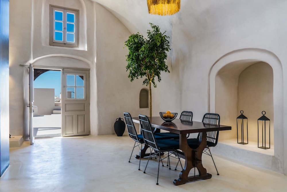 Pyrgos 1870 A Restored Winery 28/46