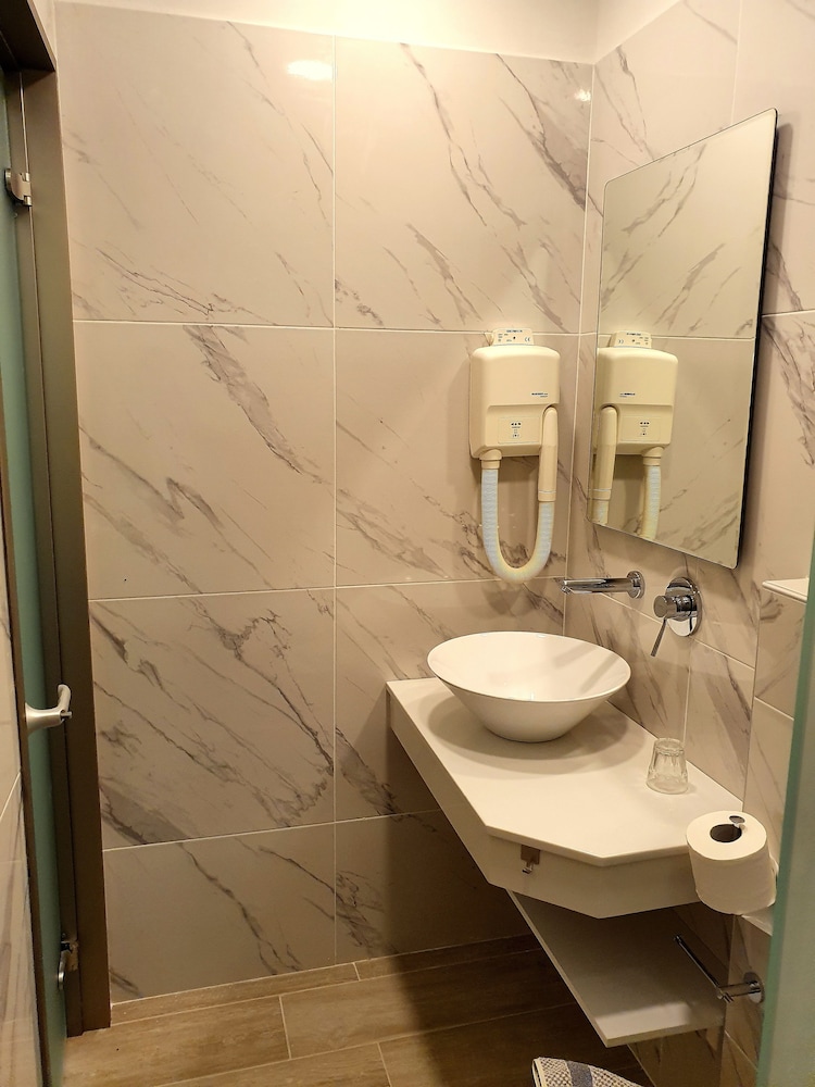 Caravel Apartment Hotel 43/44