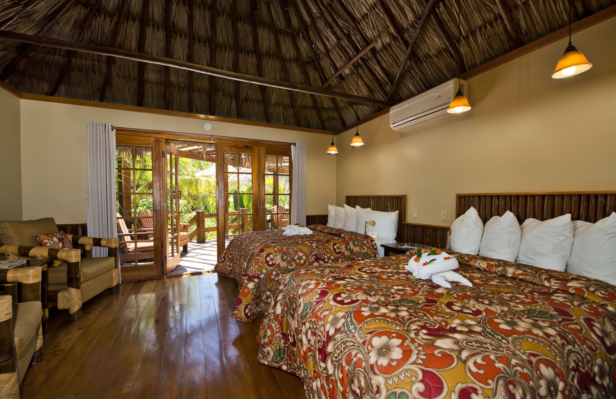 JUNGLE, DELUXE, 2 QUEEN BEDS