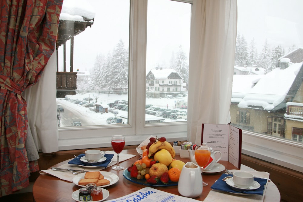 Hotel Alaska Cortina 45/60
