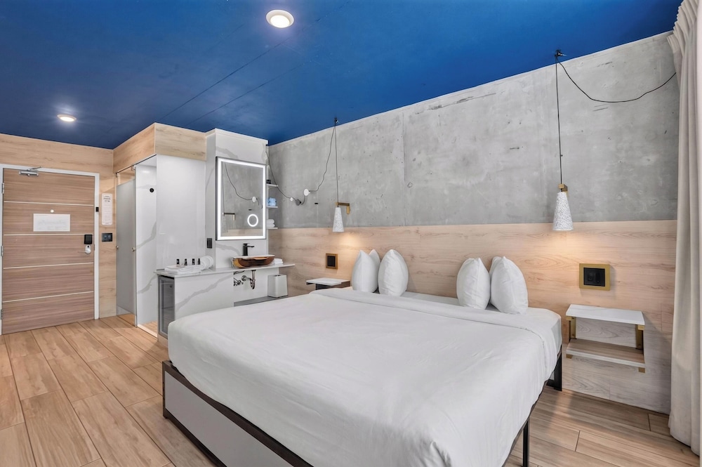 Room, King Bed, Balcony