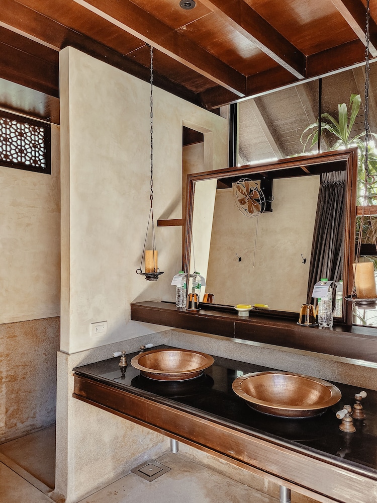 The Lamai Samui 70/77
