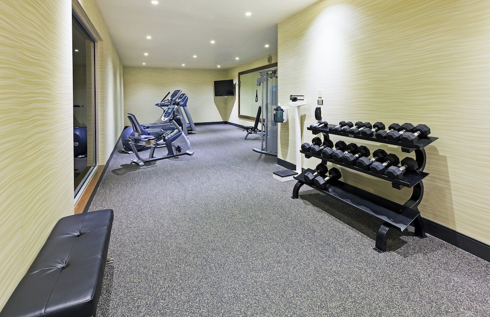 Holiday Inn Express Frisco Legacy Park Area 32/52