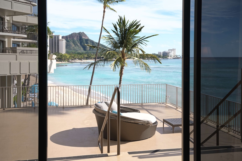 OUTRIGGER Waikiki Beach Resort 67/88