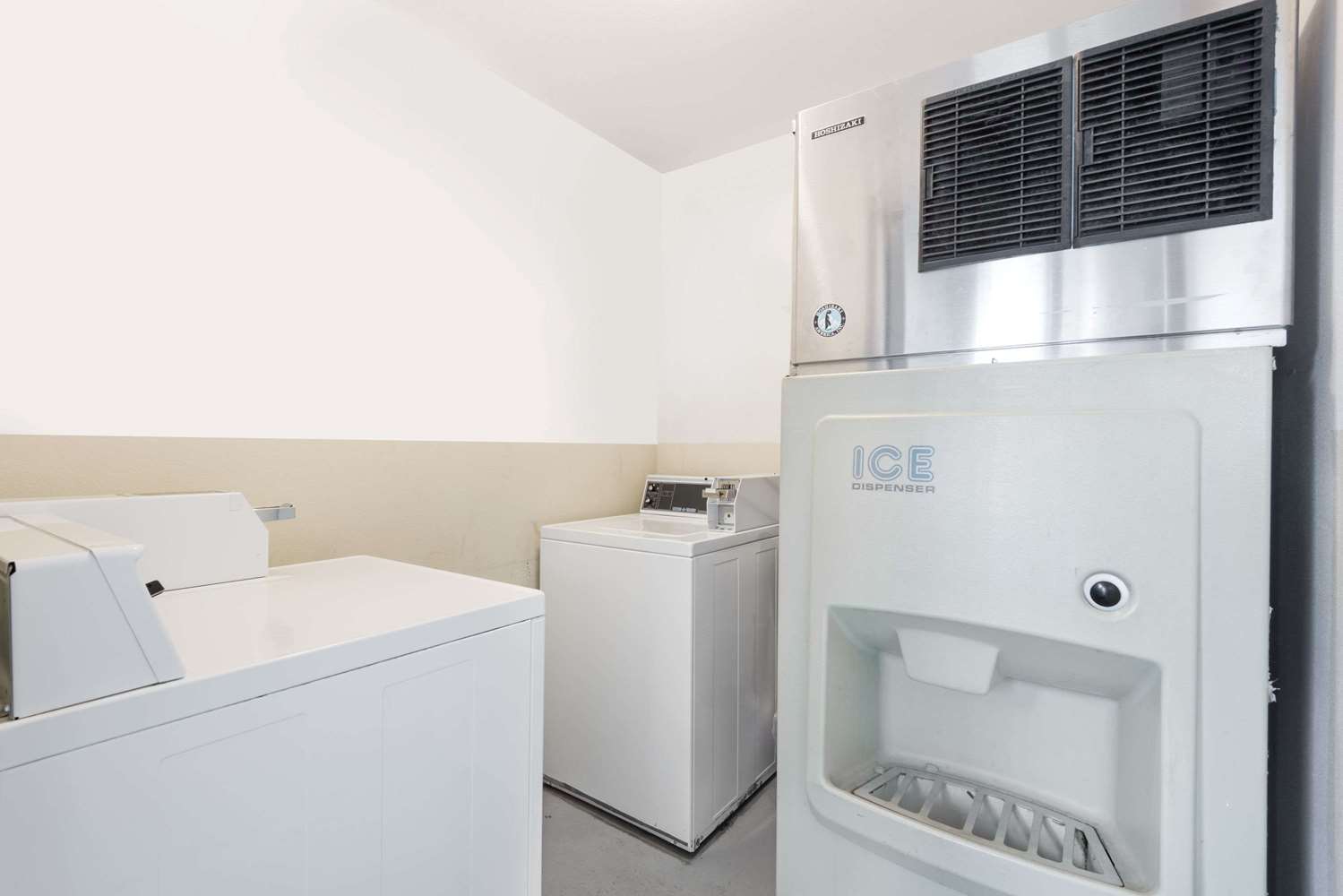 Super 8 By Wyndham Fernley 25/25
