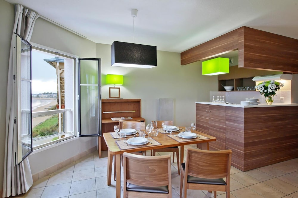 RESIDENCE REINE MARINE 57/71