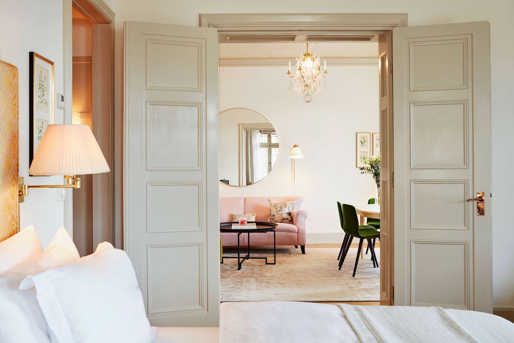 EXECUTIVE, SUITE, SEA VIEW