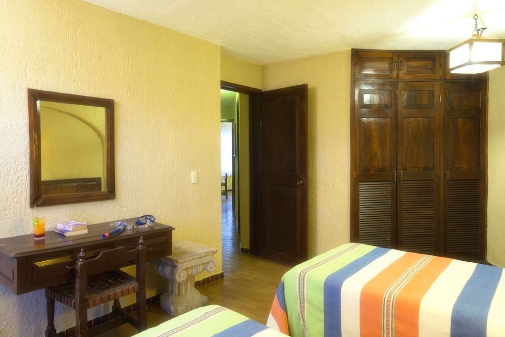 Vista Vallarta All Suites on the Beach 25/75
