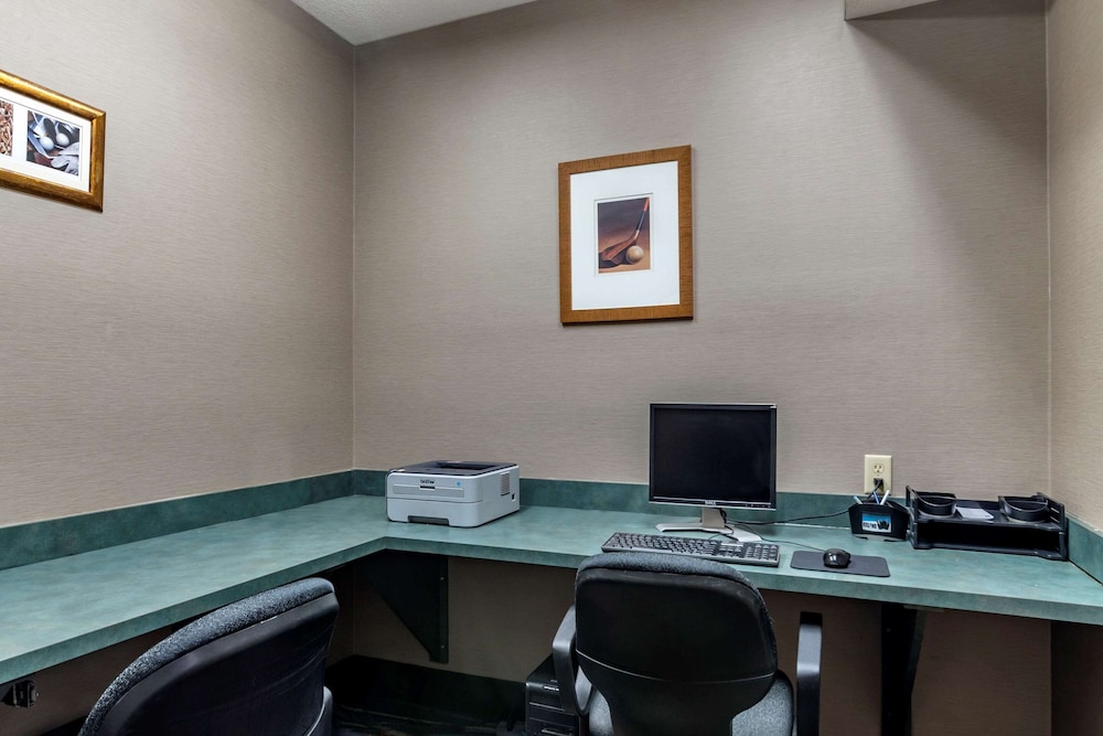 Comfort Inn and Suites Lees Summit Kansas City 32/50