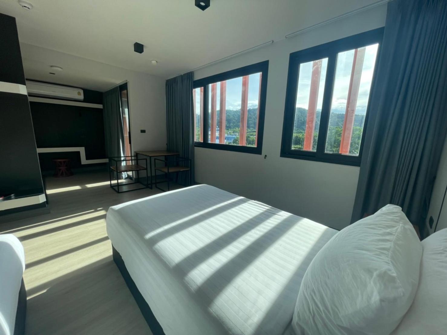 Deluxe Twin Bed ( 2 SGL Bed )