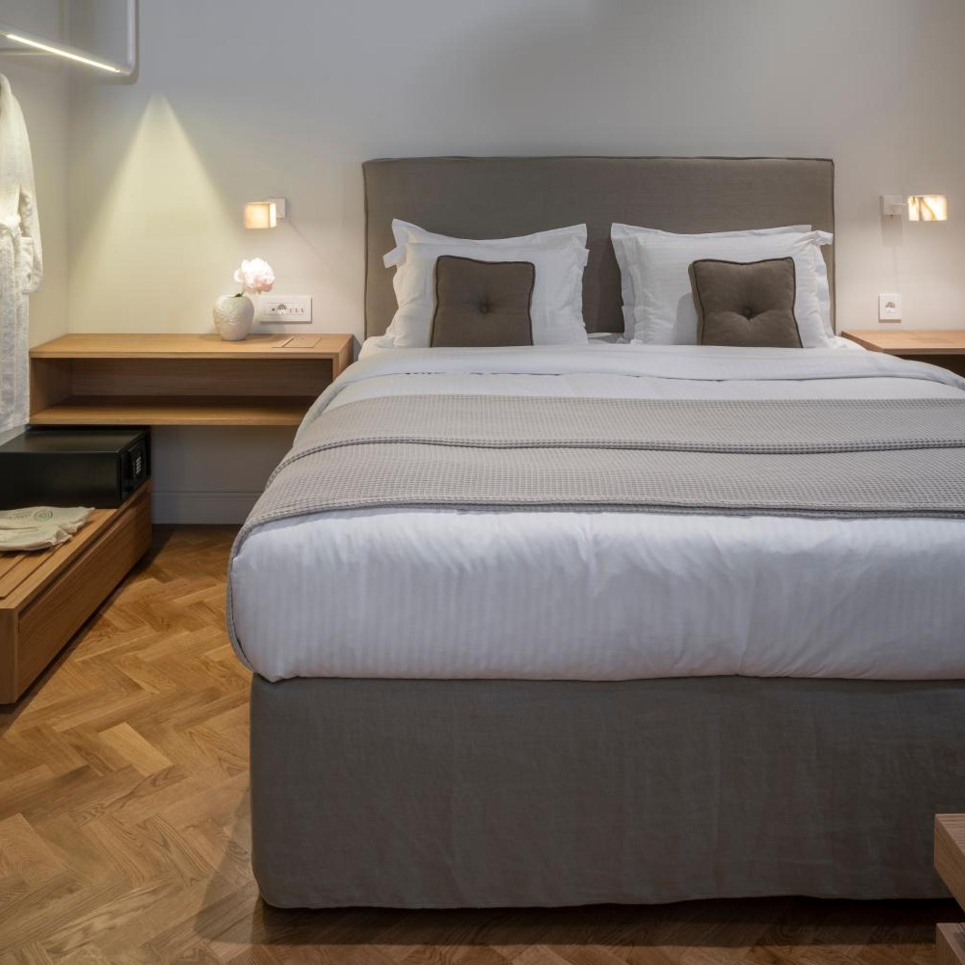 Neo Classic, Deluxe, King Bed