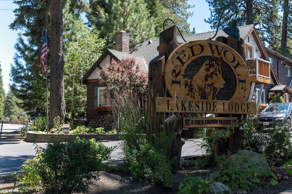 Red Wolf Lakeside Lodge 7/60