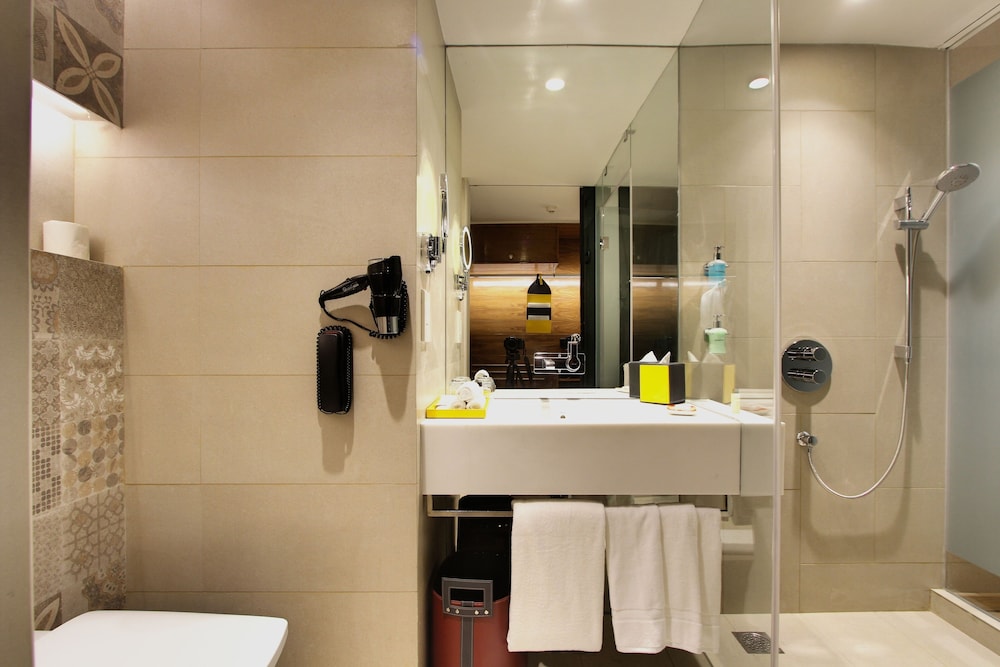 Radisson Bengaluru City Center 57/58