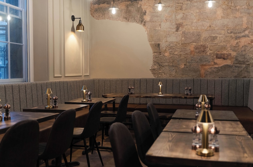 CoDE Pod Hostels THE CoURT 37/49