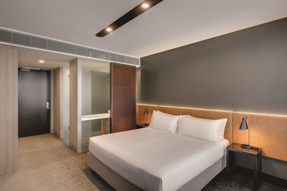 Vibe Hotel Canberra Airport 25/63