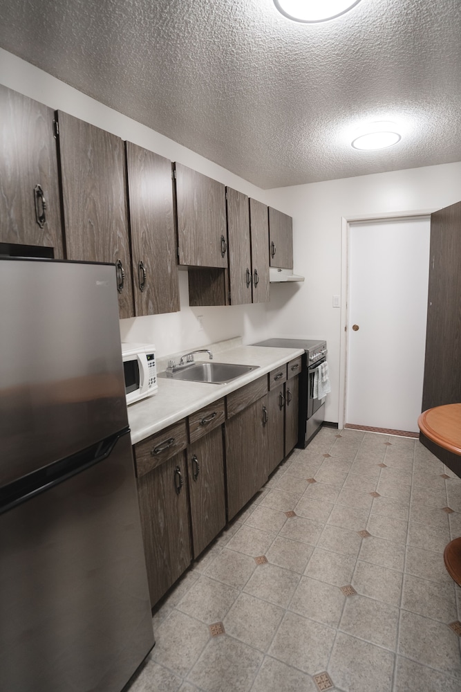 Robin Hood Inn & Suites 43/59