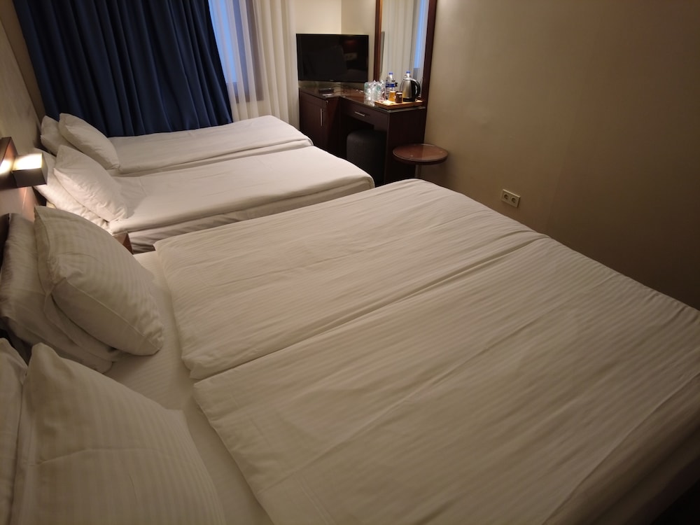 Feronya Hotel 12/50