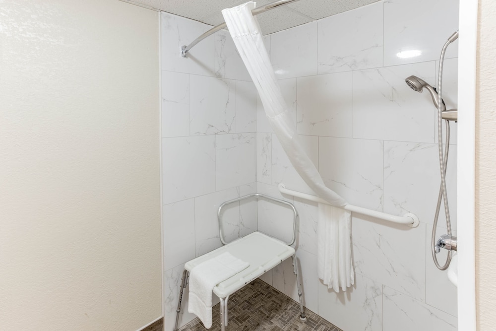 Quality Inn & Suites Plattsburgh 10/41