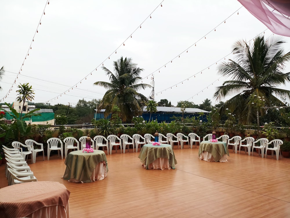Hotel Raviraj 28/35