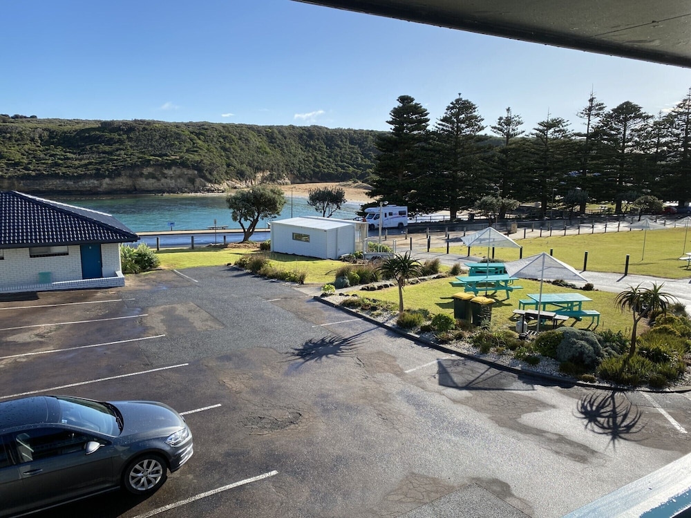 SOUTHERN OCEAN MOTOR INN 56/67