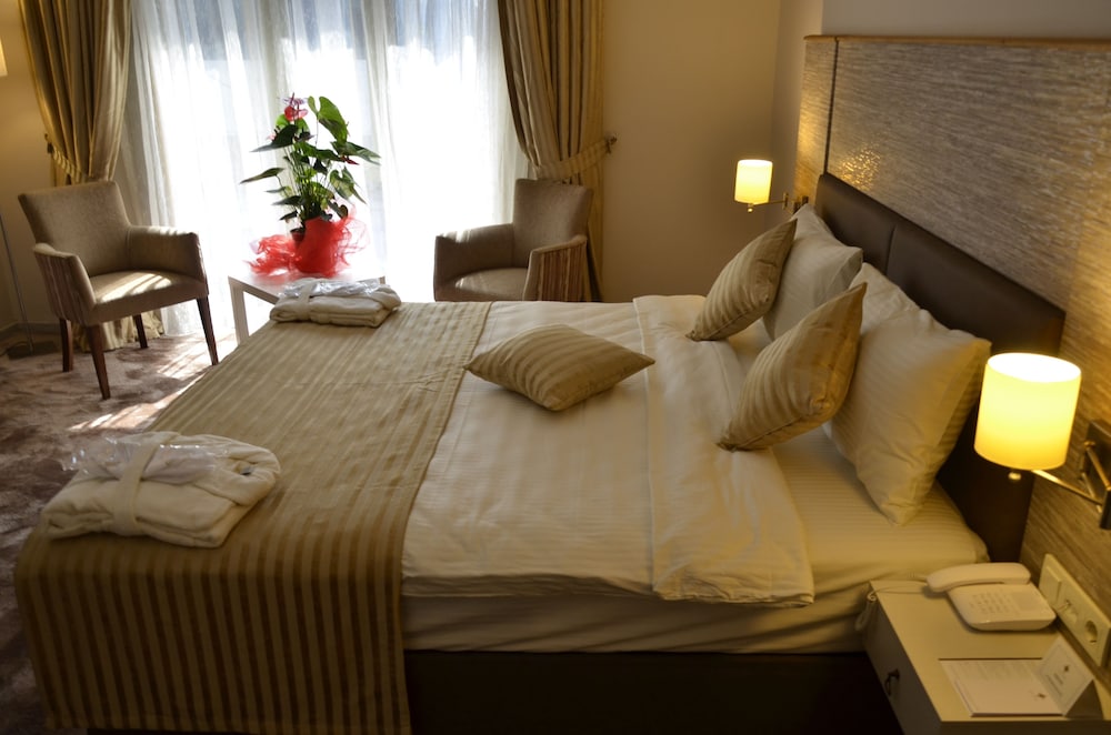 Orya Hotel 45/63