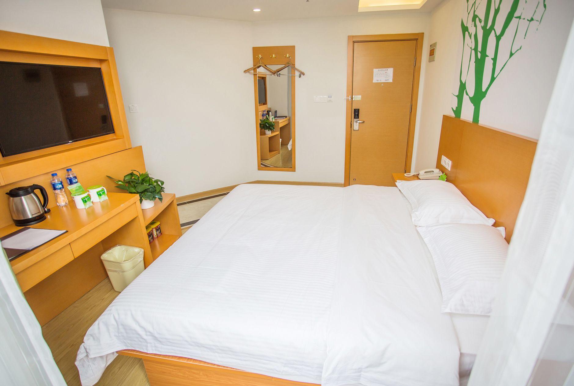ROOM, QUEEN BED
