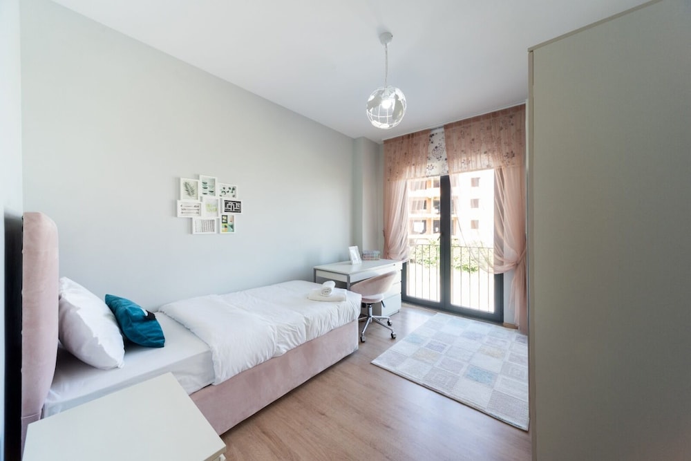 Green Hills Suites 17/60